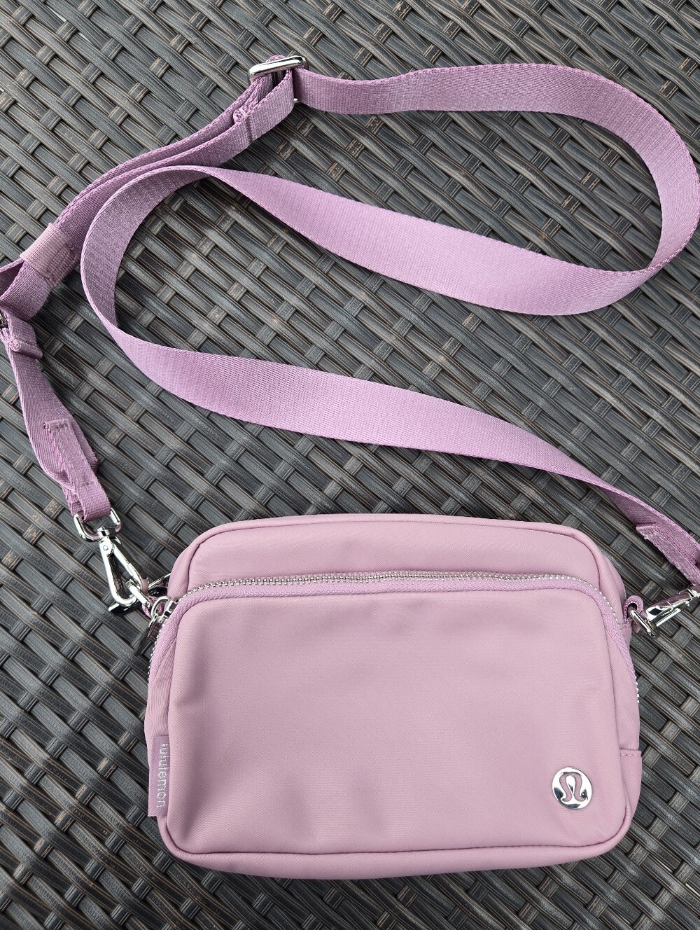 Lululemon Everywhere Crossbody Bag 2L